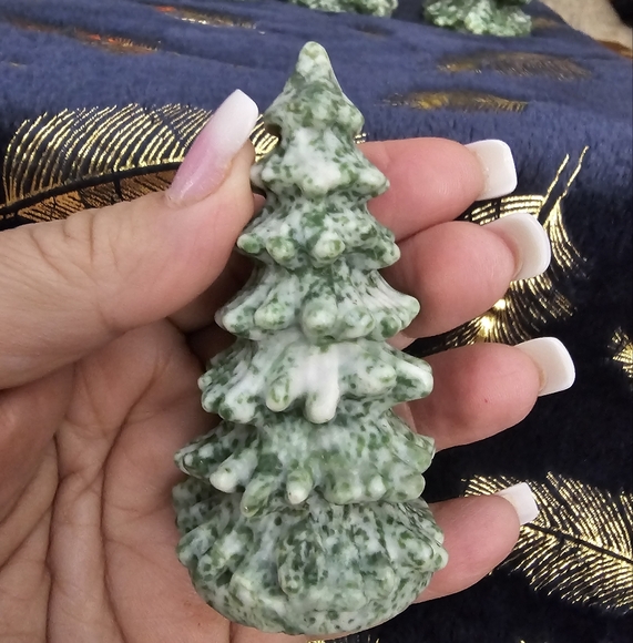 8cm tall, 109 - 120 grams, Carved 🎄Agate Christmas Trees🎄! Price per each!🎄 - Picture 3 of 6